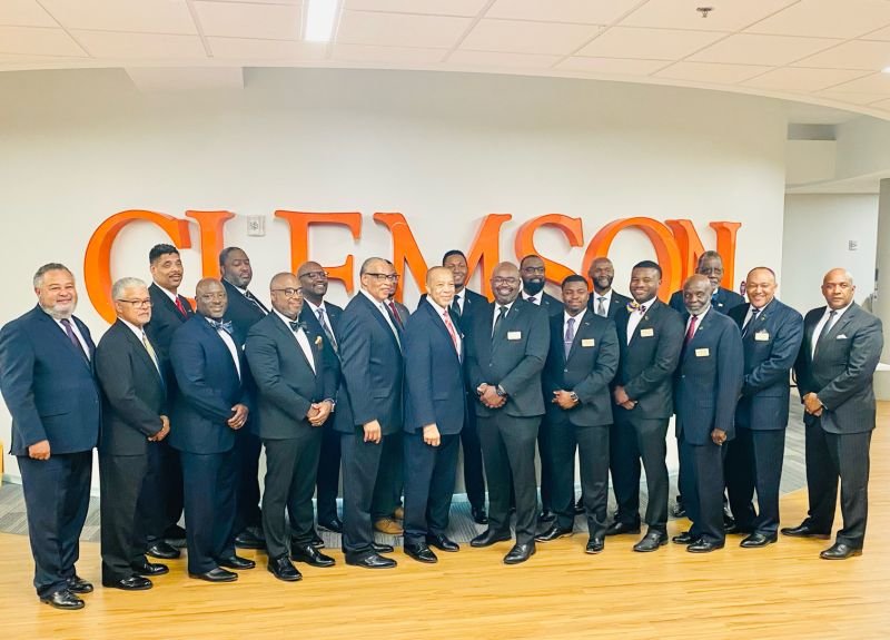 Leon Wiles with community leaders and members